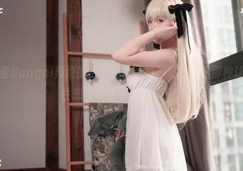 最后来看Bangni邦尼的“少女”私拍，果然还是那种让人禁不住想要倾吐衷肠的样子。