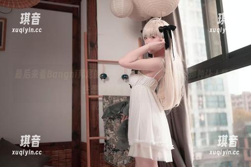 最后来看Bangni邦尼的“少女”私拍，果然还是那种让人禁不住想要倾吐衷肠的样子。