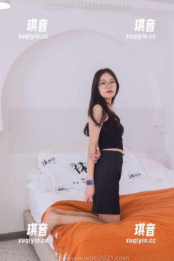 BoBoSocks袜啵啵-小甜豆 BoBoSocks袜啵啵 - 小甜豆的泳池秀:谁能想象连体泳衣能惊艳到这种程度?原图太有意思了!