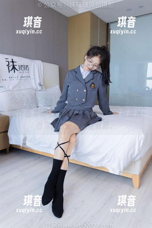 BoBoSocks袜啵啵-小甜豆 BoBoSocks袜啵啵 - 客观来说,小甜豆的作品里油亮白丝加脚尖透明,实在是从图库里捞来的绝佳资源。