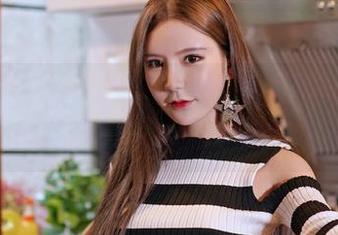 Feilin嗲囡囡 – 原图只看一眼不够？裤里丝下的陈雅漫VICKY壁纸值得重新审视！