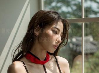 G.su(全智秀)的“LEEHEEEXPRESS-LEHF”，属性：吸引眼球，放大好奇心。