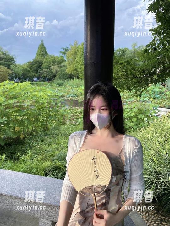 微密圈 - July芝岚在车里，高清在线的“私密”小探险
