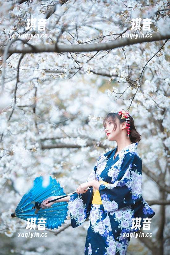 她来了！Luisa_零纱的双马尾在线抢镜，美图好奇心满分！