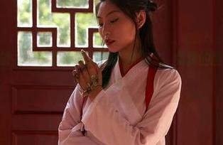 MiiTao蜜桃社 – 李颖诗眼镜的各种姿态，免费的图片等你来一探究竟！