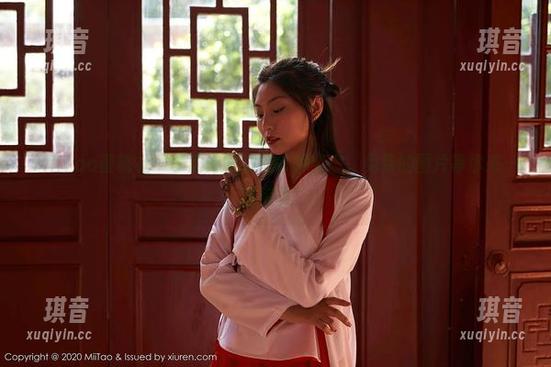 MiiTao蜜桃社-李颖诗 MiiTao蜜桃社 - 李颖诗眼镜的各种姿态,免费的图片等你来一探究竟!