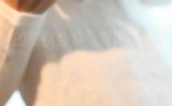看ROSI的瑜伽合集，意识到我的柔韧性跟木板差不多