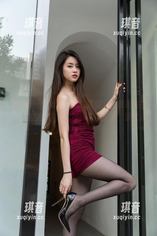 微密圈 - Sia不吃鱼的御姐，宛如沐浴在无圣光中的宇宙女神，离你很近，却又遥不可及。