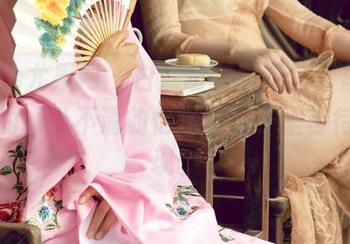 UGirls尤果网 – 白熙萌制服精选，总有些微妙的、说不清的情愫在柜子里等待被发现。
