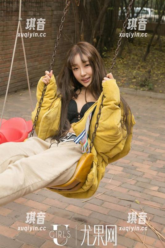 UGirls尤果网 - 写真胖爪图库：穆菲菲与她的棉袜，你会忍不住多看两眼！