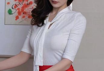 Xiuren秀人网 – 卓芷伊EricA的黑色图包——看了超级好奇,分享这份“我是不是该买一身黑”的纠结吧!