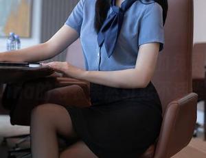 Xiuren秀人网 – 狠心上架的免费图包，双笙Alina的毛衣果然引起不适当联想。