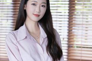 Xiuren秀人网 – 双人写真,图集中小乔babyb的表情完全撩人,但又没那么明显。你懂的。