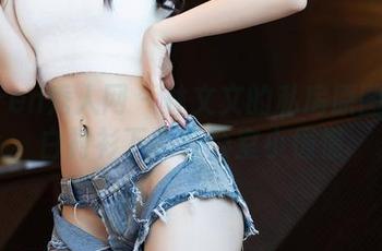 Xiuren秀人网 – 林文文的私房原图：在白衬衫下的办公室小憧憬