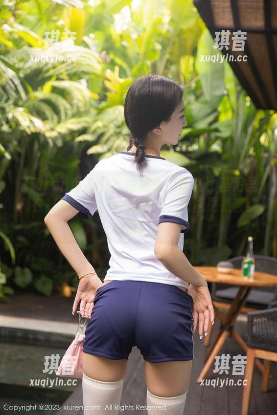 Xiuren秀人网 - 柚柚小奶瓶在比基尼里似在打瞌睡？图片就这样，原图更是言犹在耳。