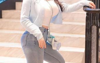 Xiuren秀人网 – 白洁Bessie的夏天写真在线：这条裙子风筝也想抢！