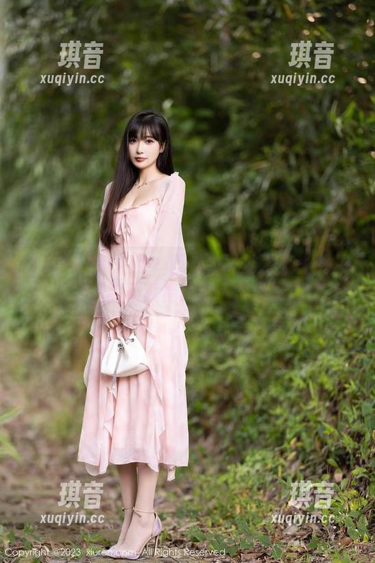 Xiuren秀人网-西希白兔 Xiuren秀人网 - 西希白兔的无圣光女仆:这份清爽不就像闲鱼上的便宜美妆?