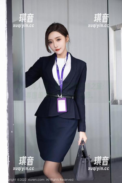 Xiuren秀人网 - 陈柒柒的御姐之旅：写真图册里藏着她的小心思。