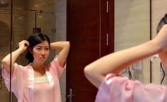 pans – Kiki黑白合集,轻轻松松,透过不同的光影整理出一张盛大的拼图。