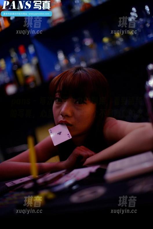 pans - 每次翻开小九的图库，看到清纯的写真，心里总是闪过一个不易察觉的念头……
