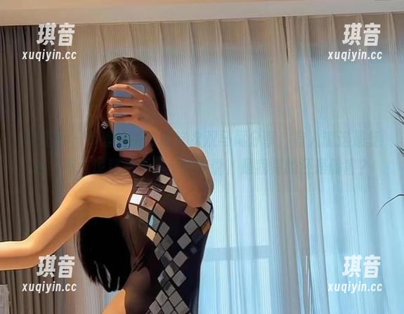 微密圈 - 不爱笑的赛琳这次双马尾分享，有人说这是复古，有人说这是新潮…应该说，是我赞的还是脸盲？