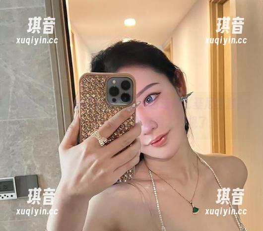 微密圈 - 不爱笑的赛琳的蓝色连体比基尼全套，让你想立马下载，实在是太犯规了。