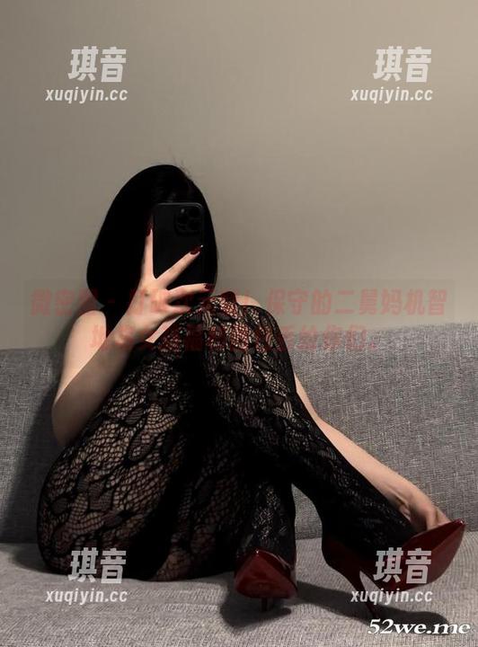 微密圈 - 打破次元壁！保守的二舅妈机智地将女孩福利图包丢给你们。