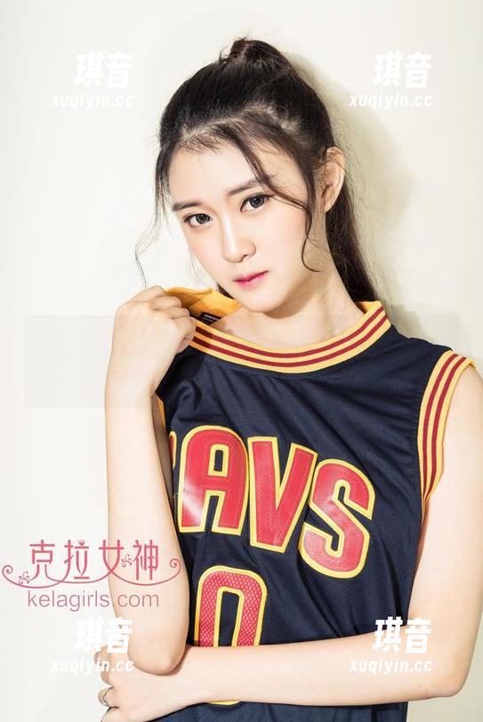 克拉女神 - 写真中的张扬：大阳，胸有成竹的姿态真想给她打个满分！