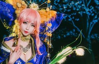 泳装黑贞,凉凉子的图包里藏着多少汹涌澎湃的想象?