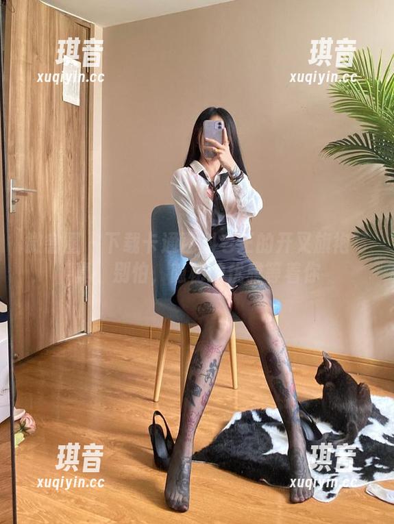 微密圈 - 下载卡通百科老王的开叉旗袍写真，别怕，隐秘的优雅等着你