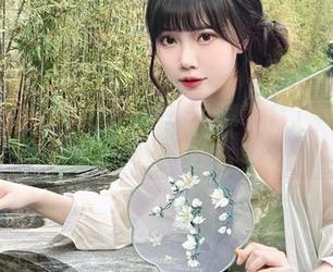 大肉丸Amiee的校园COS秀：图集中藏了多少逃课的小心思？