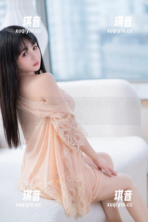 呼唤失眠小宁，来看她的长腿套图，心里一阵悸动。