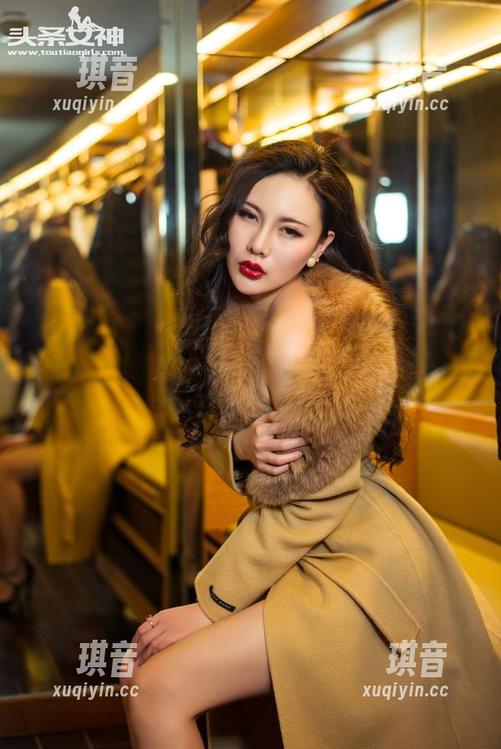 头条女神 - 原图里的万圣节气息，JennyR的照片让我好奇，你们对这些“万圣老友”有什么看法呢？