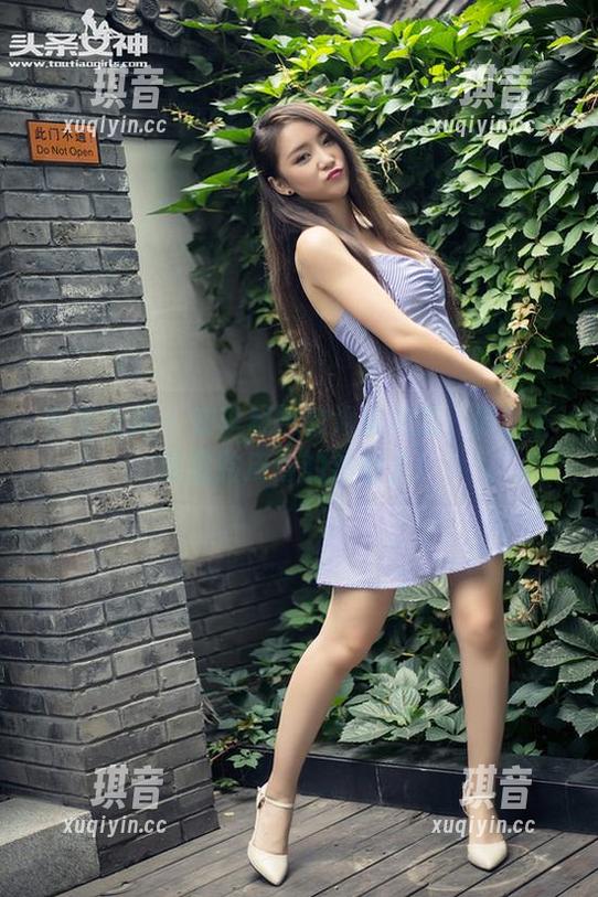 头条女神 - 在李思彤的海边浪荡：原图下载要脸皮薄的注意了！