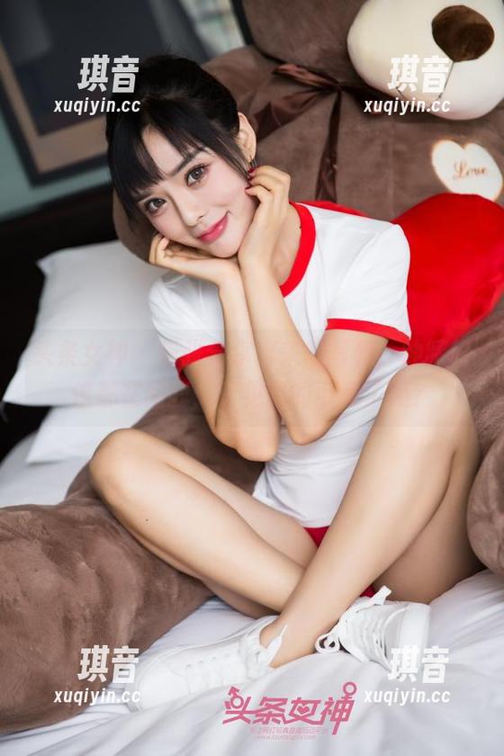 头条女神 - 每张分享出来的写真，钟晴好像都在问我：看见我的可爱了吗？