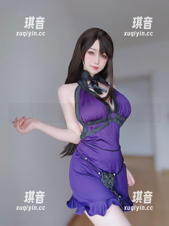 女主K的泳池写真，随时随地的清爽