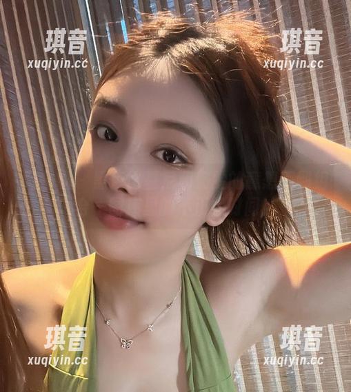 微密圈 - 黑色比基尼和奶雯的意想不到组合—图库里的不正经时间！