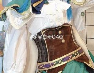 妖君白研穿上泳装，原图的小细节总让人看了想再看，而作品则是一张意犹未尽的明信片。