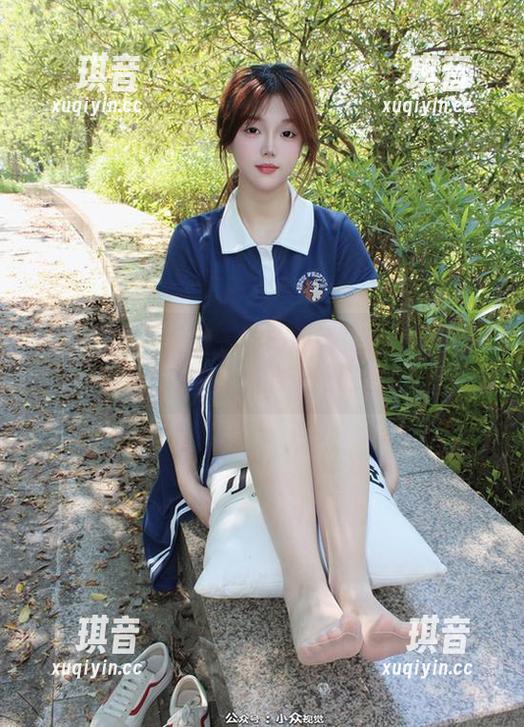小众视觉 - 连体衣界的脱线皇后：蓉蓉在图库分享她的奇葩时刻