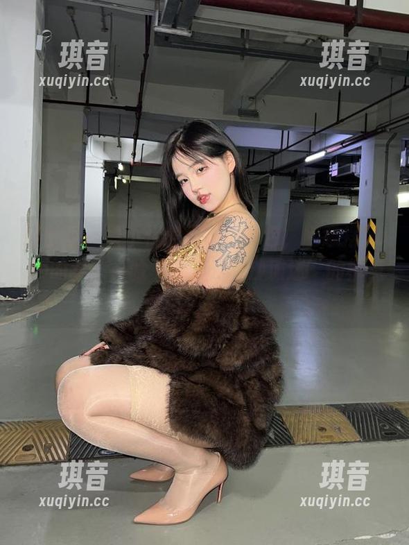 微密圈 - 看小优优子海边图包，随意摆pose的我，一脸‘我就是个沙滩迷’的槽点！