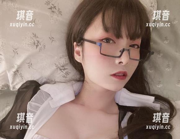 小泉学姐吖的原图呈现出一种莫名的温柔，即便沉浸其中也想默默打个小哈欠。