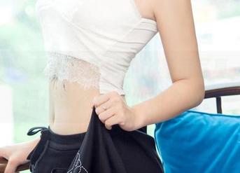 尤果网 – 夏乔更新她的比基尼写真，这波操作果然是信仰的力量。