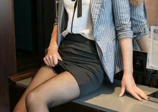 尤果网 – 一堂课的自由，娜依灵儿的写真让教室成了想象空间，原图的每一角都别具韵味。