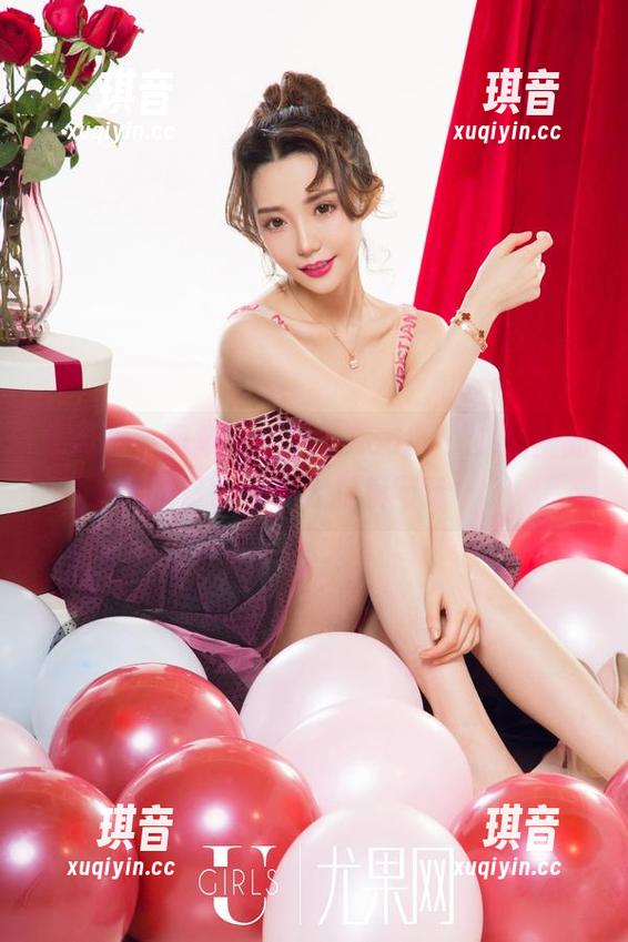 尤果网 - 图集里的芝芝Booty：办公室的日常照让人捉摸不透
