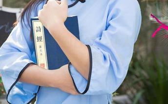 尤果网 – 白衬衫的日常：让人好想去咖啡馆的赵伊彤照片合集