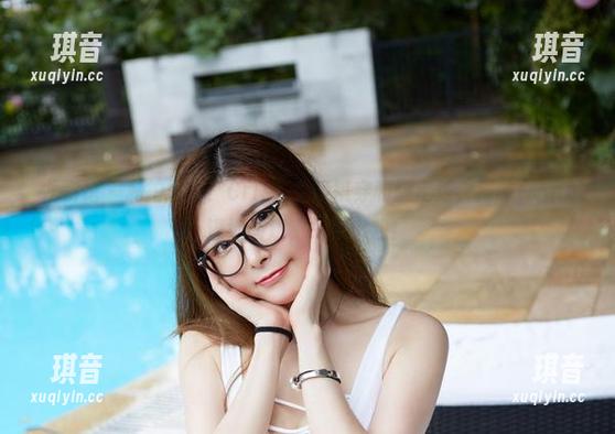 尤物馆 - 私拍图片！Cris_卓娅祺穿和服走秀，猫咪一脸懵逼地旁观，一秒出戏！