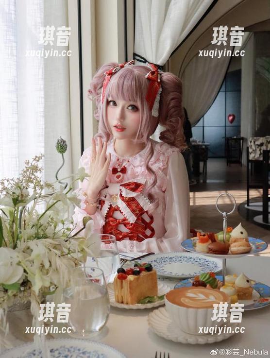 看完彩芸_Nebula的白衬衫作品，心中突然无比珍惜这样的资源