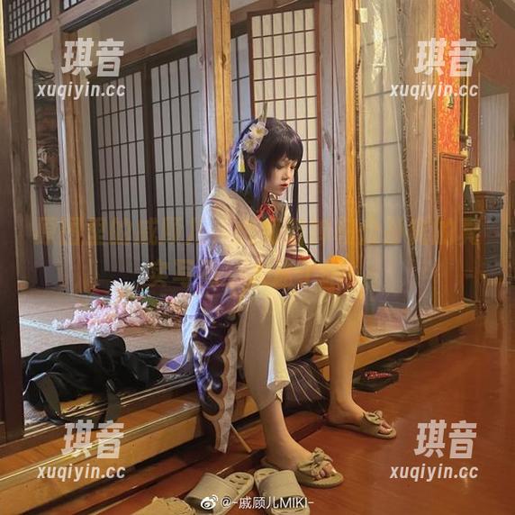 原图里的戚顾儿，恍如貂蝉和公孙离的真实写照，太迷了吧！