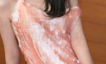 推女神 – 戴唯一的白衬衫：一个免费的图包，没有任何滤镜的真实记录