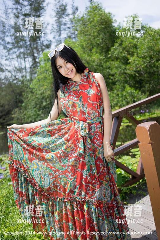 推女神 - 高清美腿新定义：汪佩妮带来在线版腿部革命。